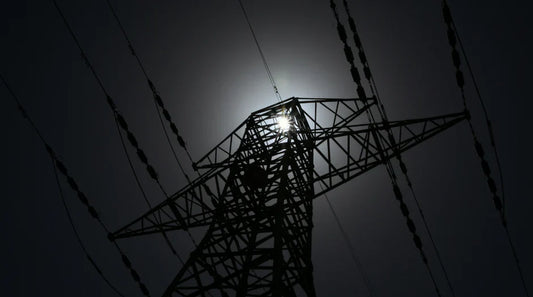 Différence entre les ampères et les volts : guide complet 2026 pour comprendre la puissance électrique